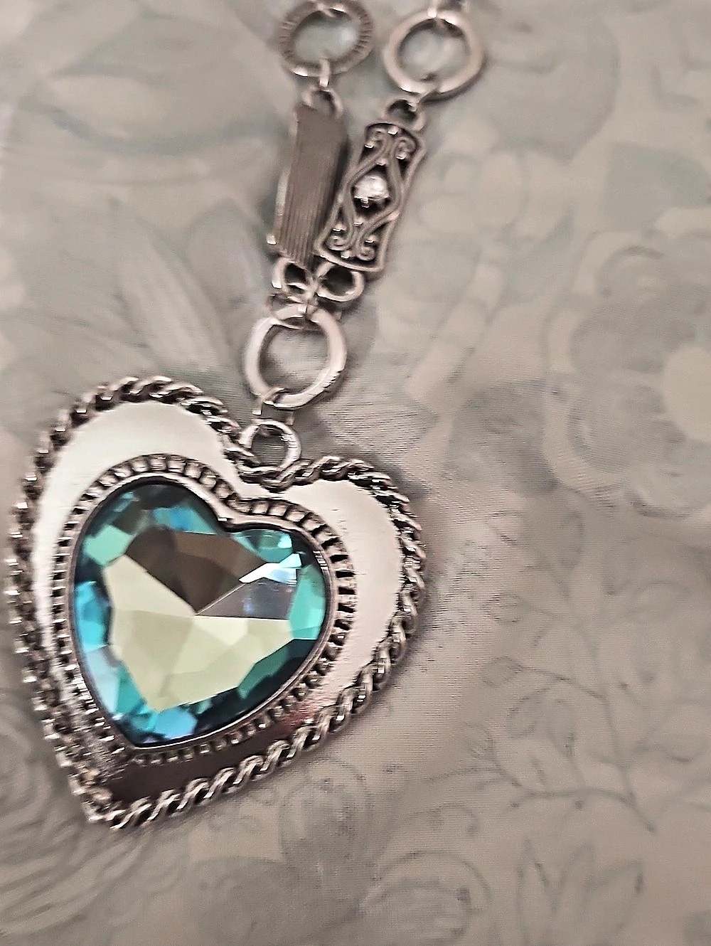 paparazzi Heart Pendant Necklace in Silver & Blue NWT